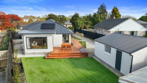 Private Garden, Family-Friendly by Airport, WiFi, Free Parking, Extra Toilet